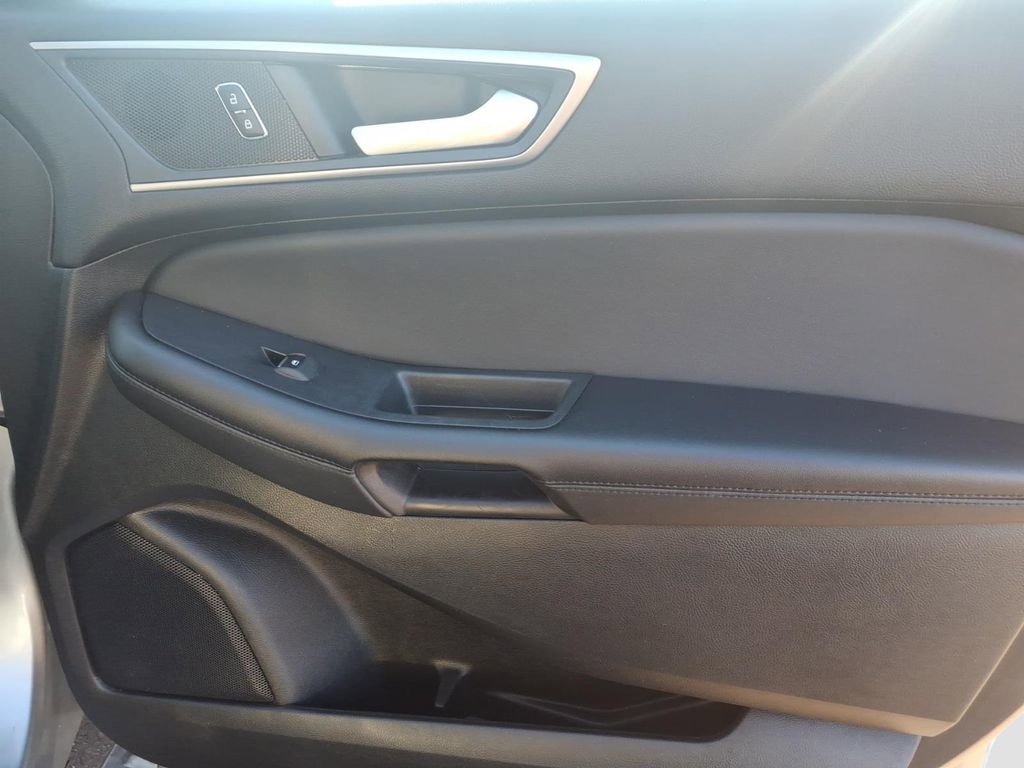 Used 2024 Ford Edge SEL image 9