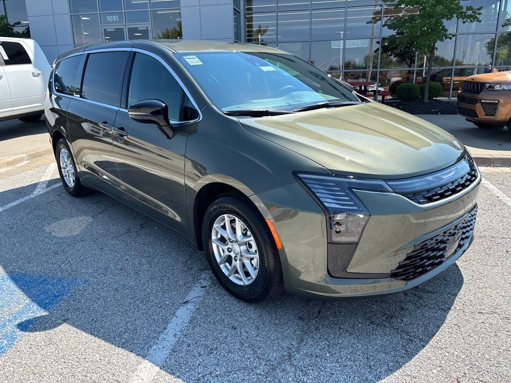 New 2027 Chrysler Pacifica Select FWD image 6