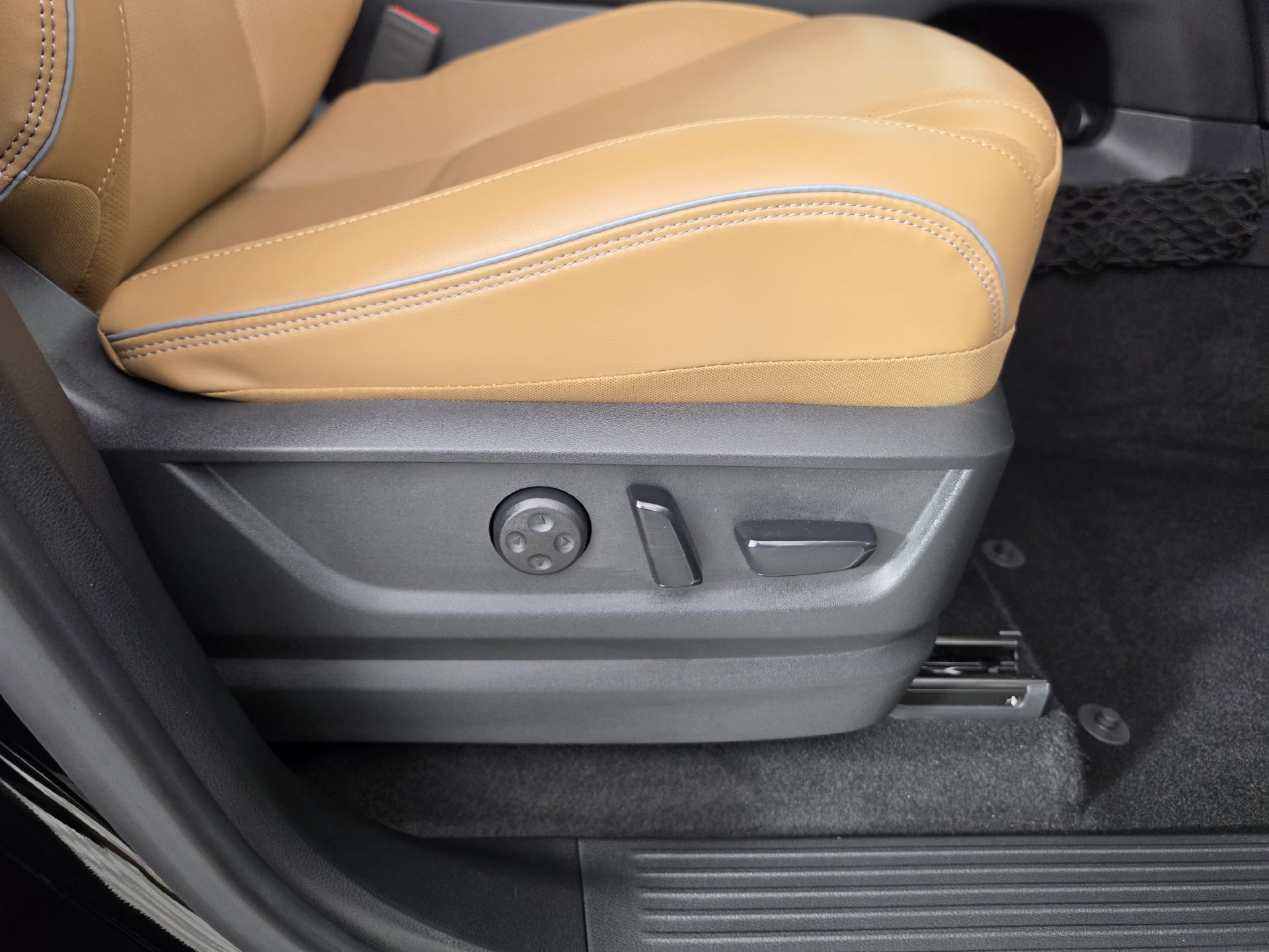 Used 2026 INFINITI QX80 Luxe RWD image 33