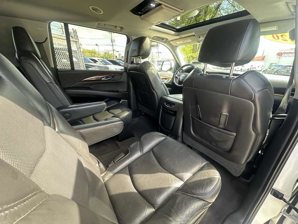 Used 2020 Cadillac Escalade ESV Luxury AWD/4WD image 30