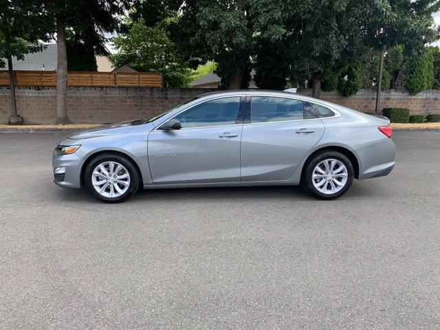 Used 2025 Chevrolet Malibu LT FWD image 2