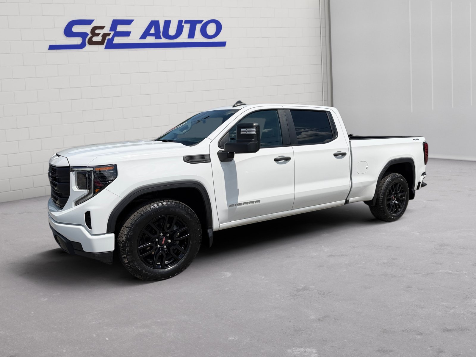 Used 2024 GMC Sierra 1500 Pro w/ Graphite Edition