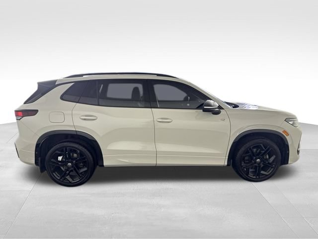 Used 2025 Volkswagen Tiguan SE R-Line AWD/4WD image 9