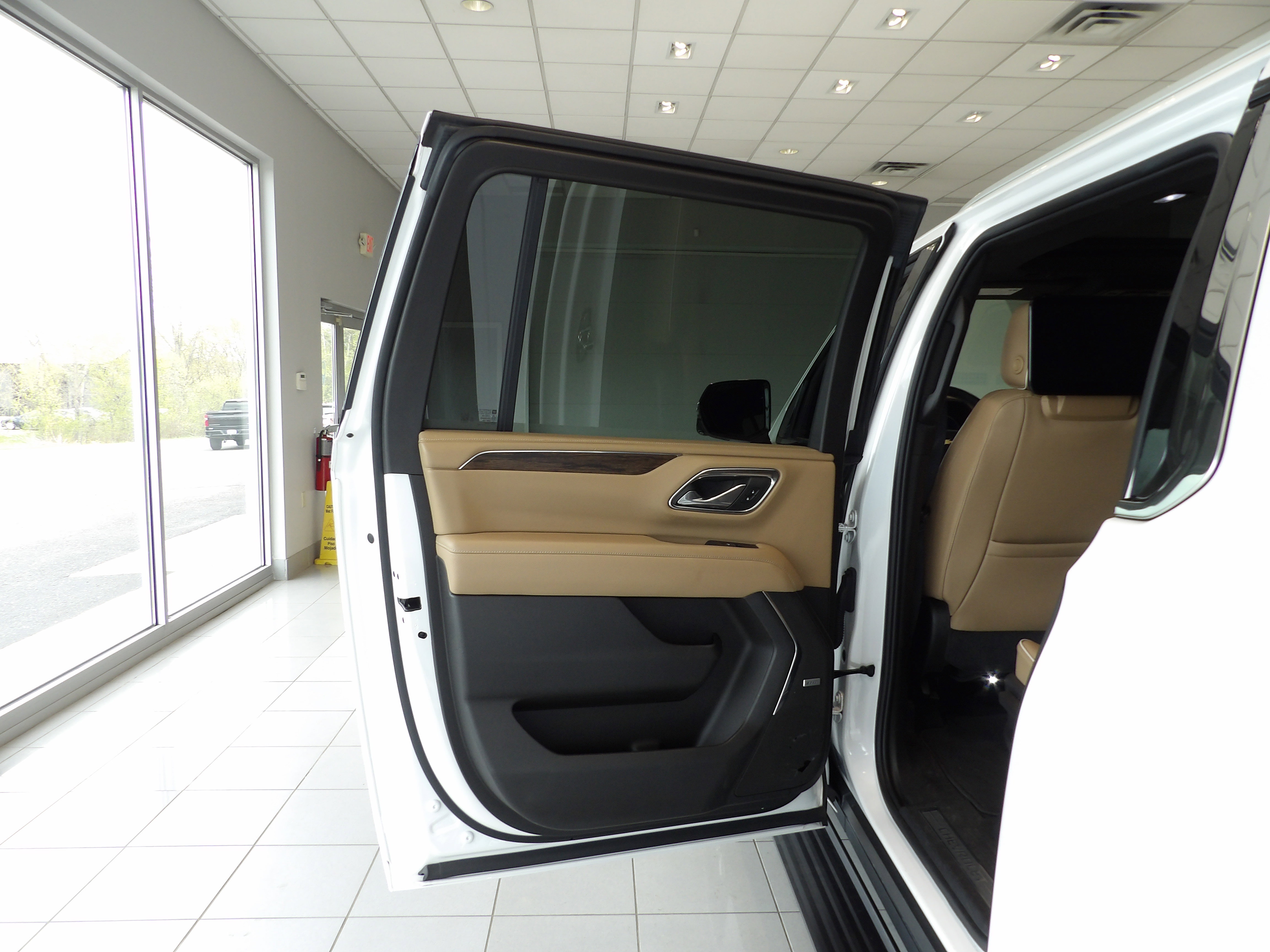 Used 2023 Chevrolet Suburban Premier AWD/4WD image 18