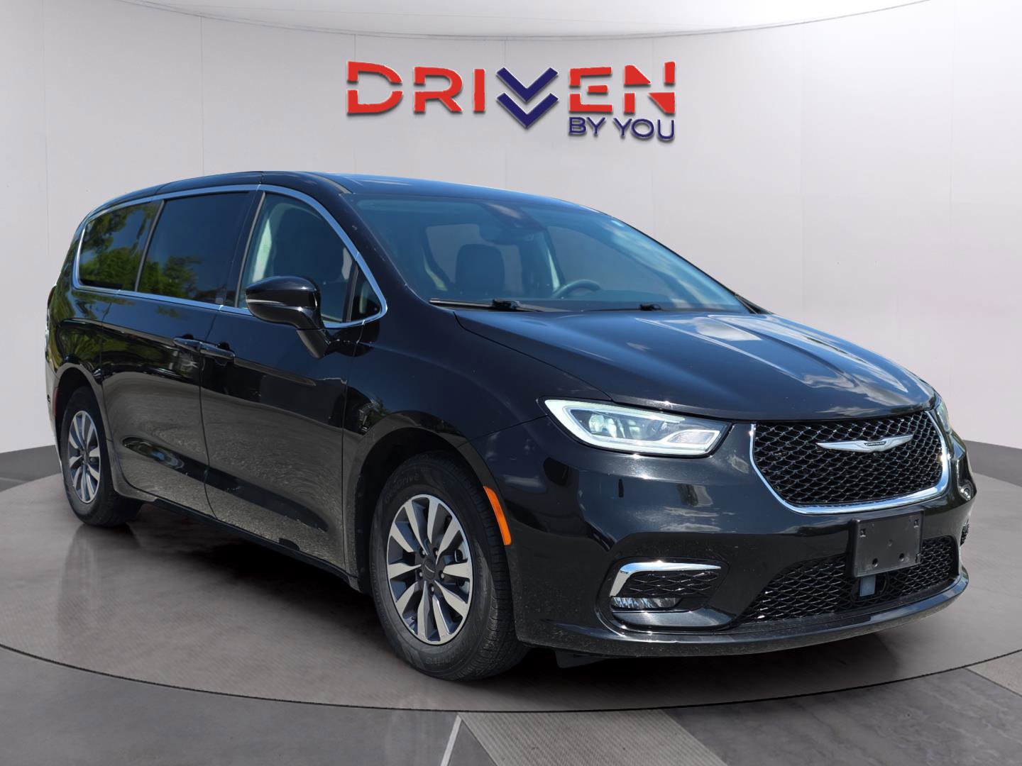 Used 2024 Chrysler Pacifica Select image 8