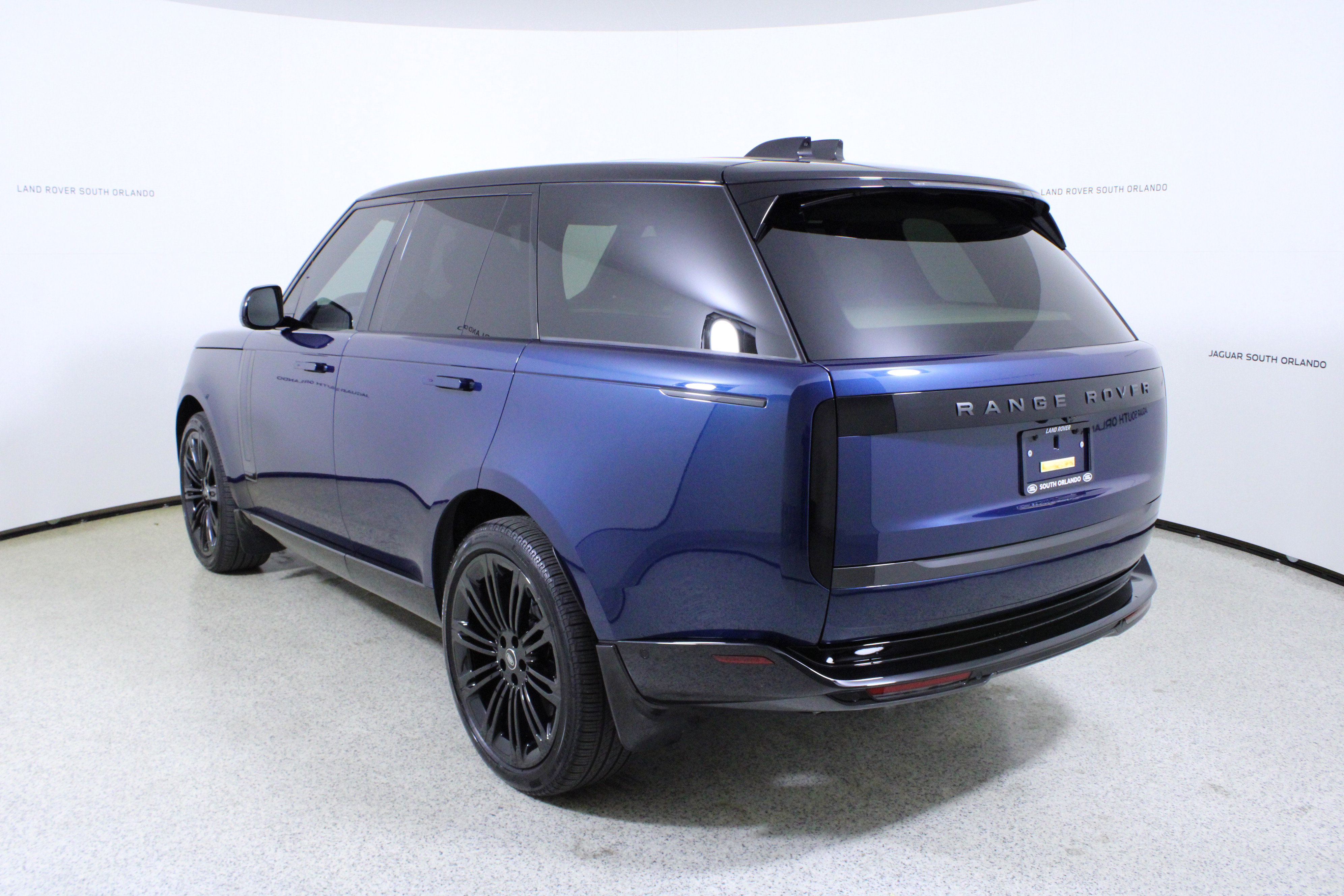 Used 2025 Land Rover Range Rover Autobiography image 5