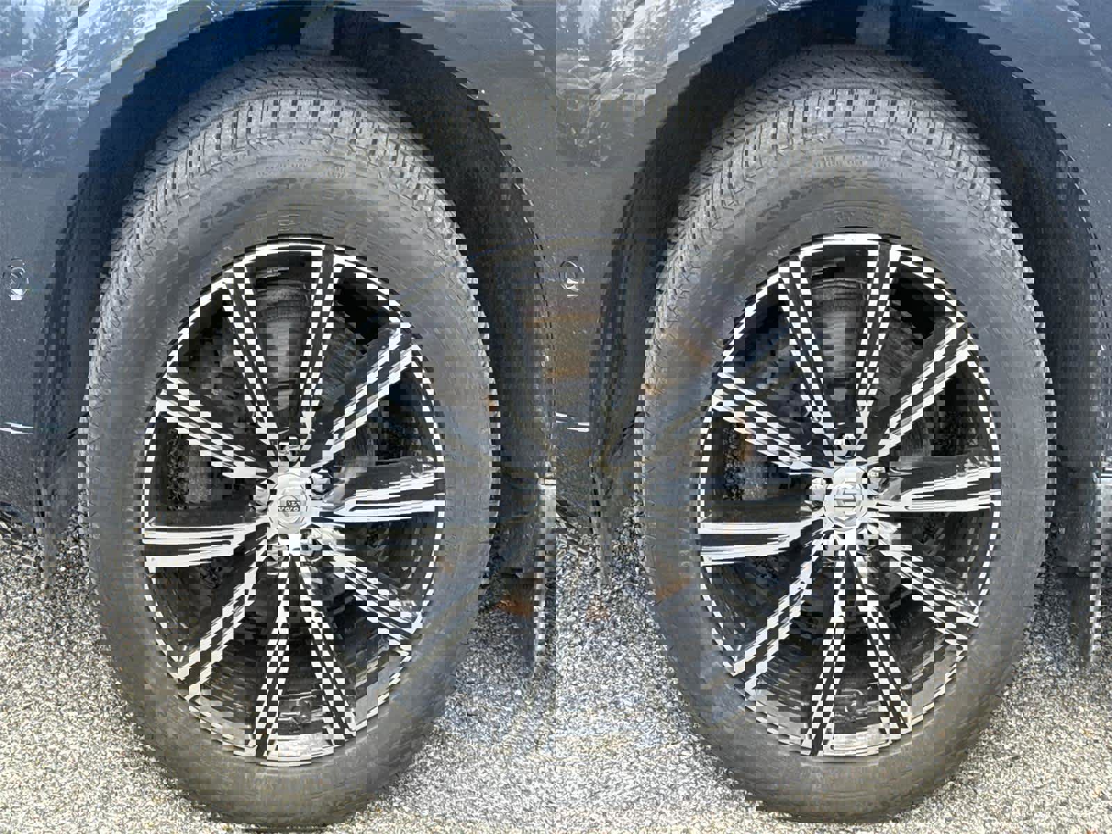 Used 2018 Volvo XC60 T5 Inscription w/ Luxury Seat Package image 12