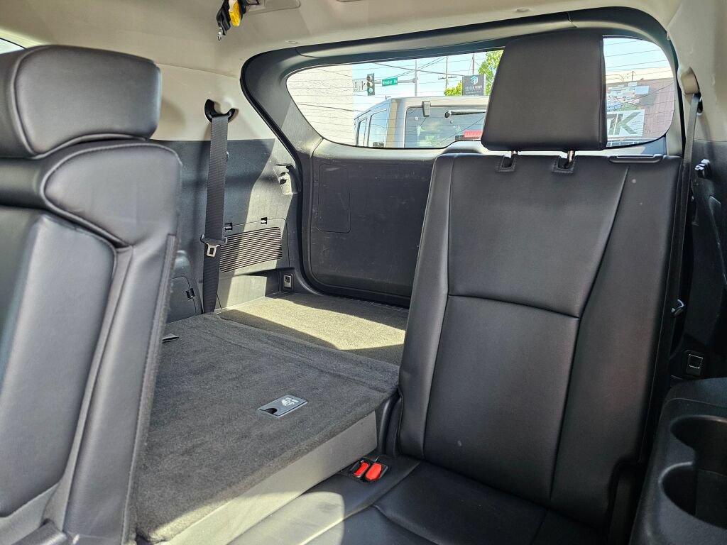 Used 2025 Toyota Highlander XLE AWD/4WD image 19