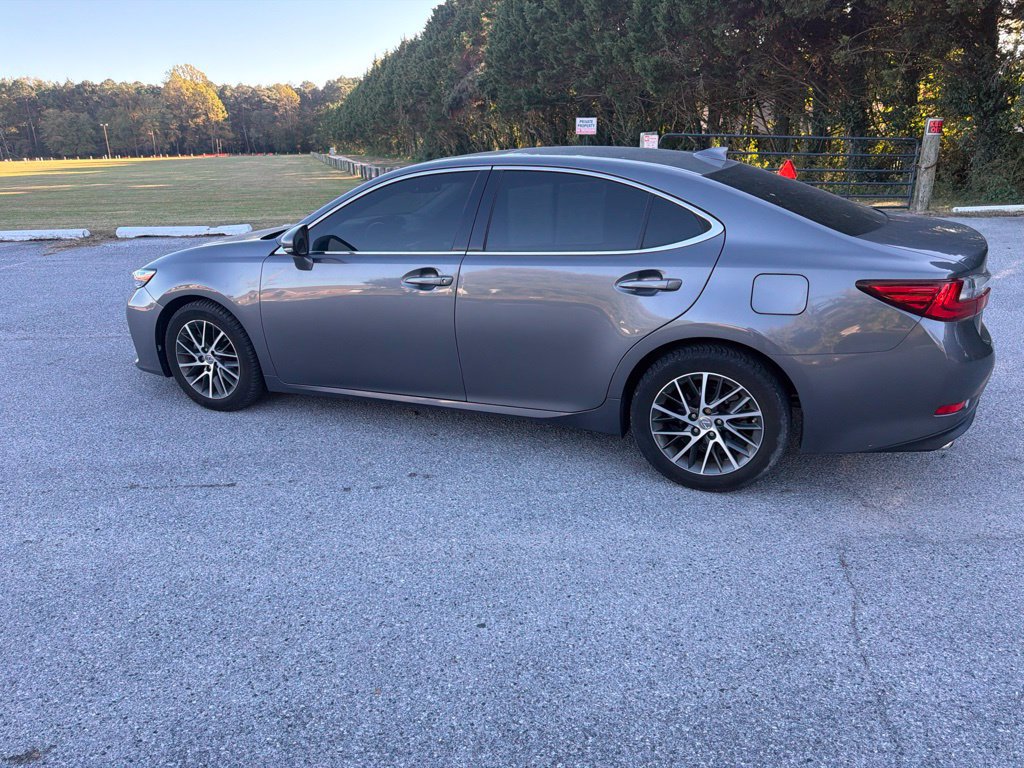 Used 2017 Lexus ES 350 w/ Navigation System Package FWD image 4