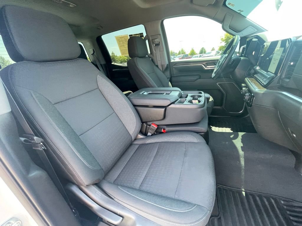 Used 2025 Chevrolet Silverado 1500 LT AWD/4WD image 25
