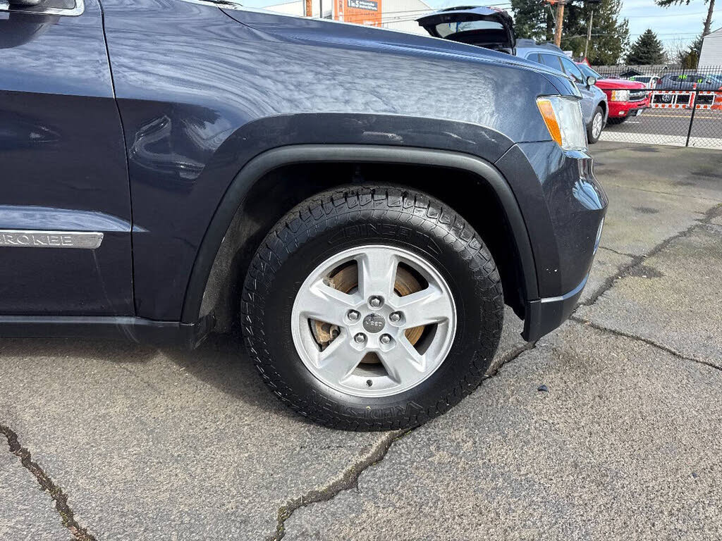 Used 2013 Jeep Grand Cherokee Laredo AWD/4WD image 13
