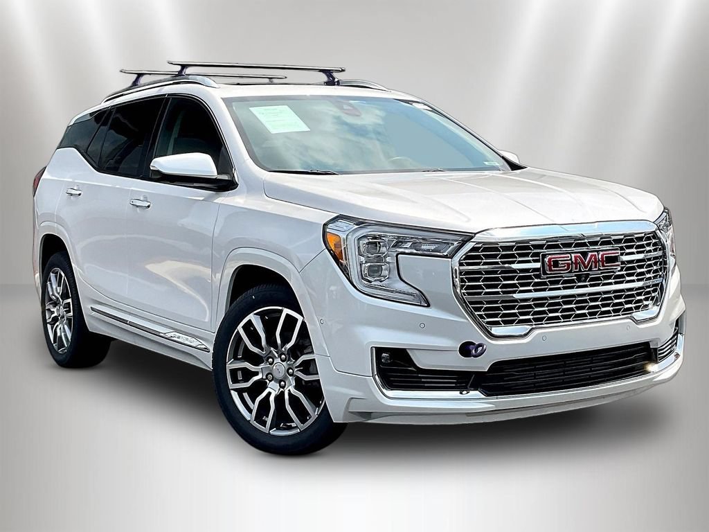Used 2023 GMC Terrain Denali w/ Denali Premium Package AWD/4WD image 3