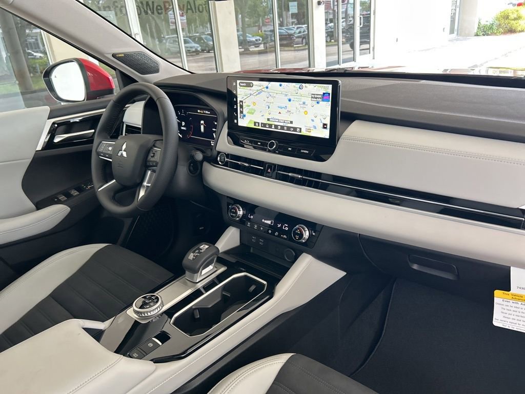 New 2025 Mitsubishi Outlander SE image 22