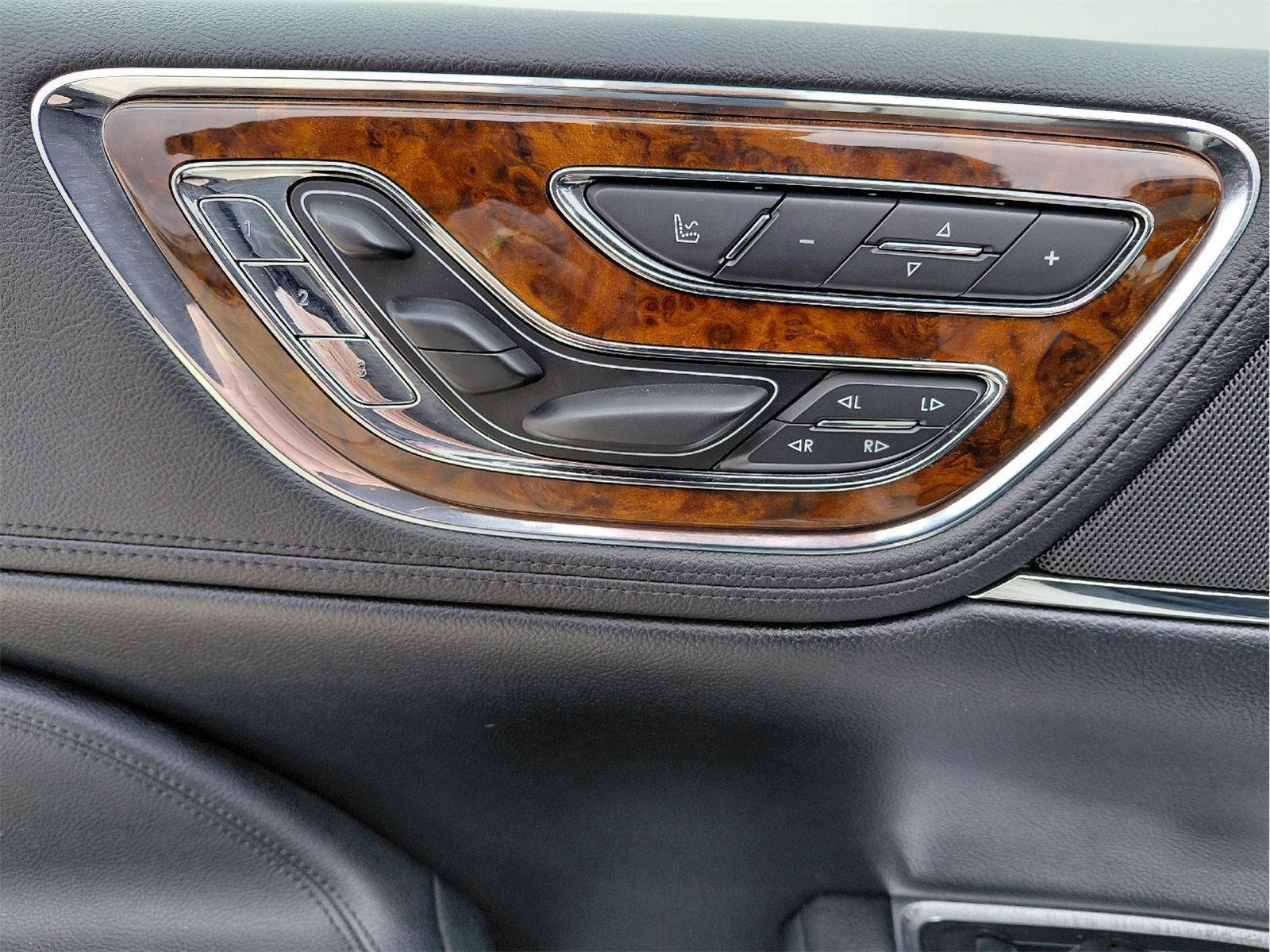 Used 2018 Lincoln Continental Reserve image 24