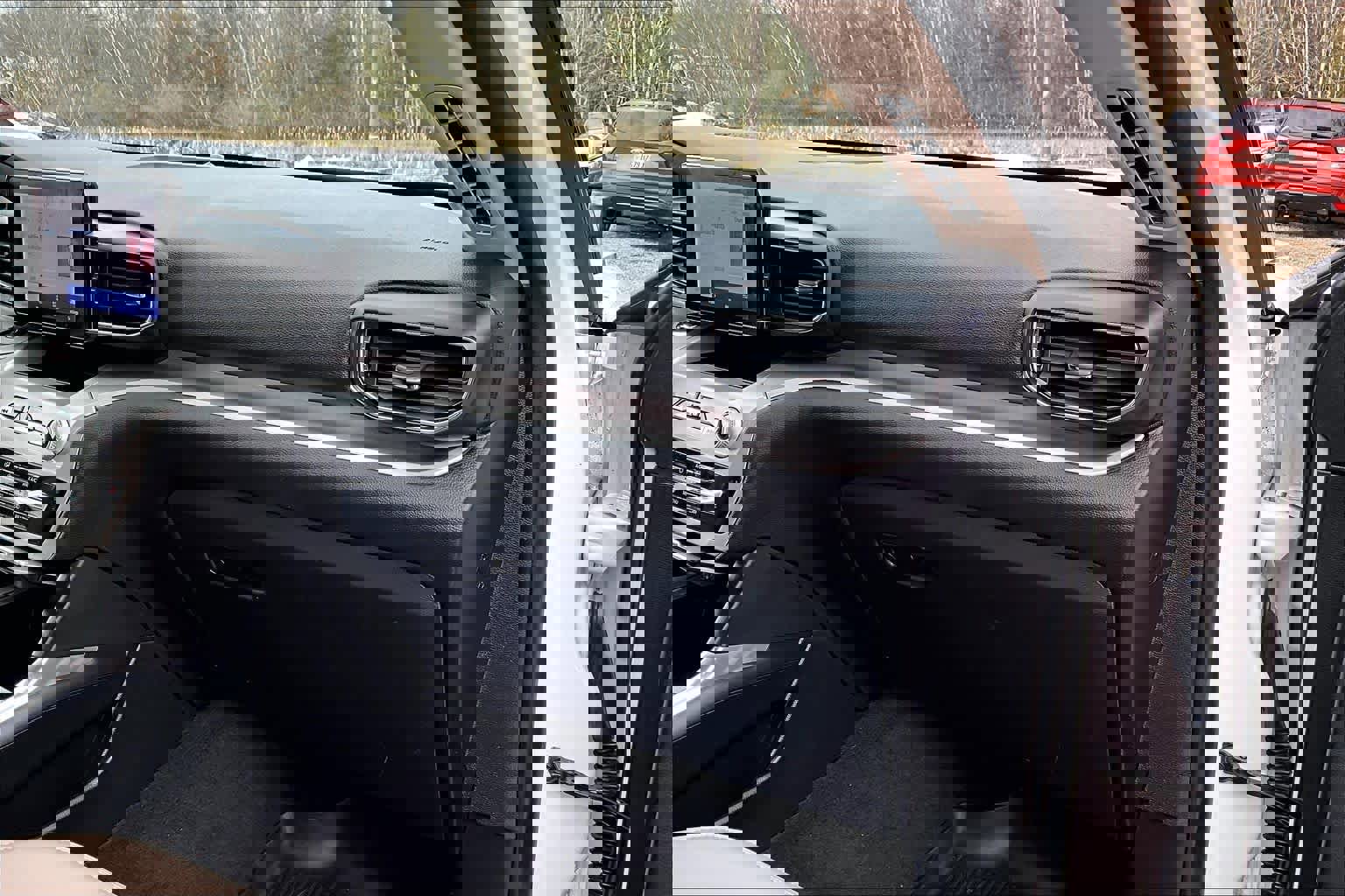 Used 2023 Ford Explorer XLT w/ Equipment Group 202A image 19