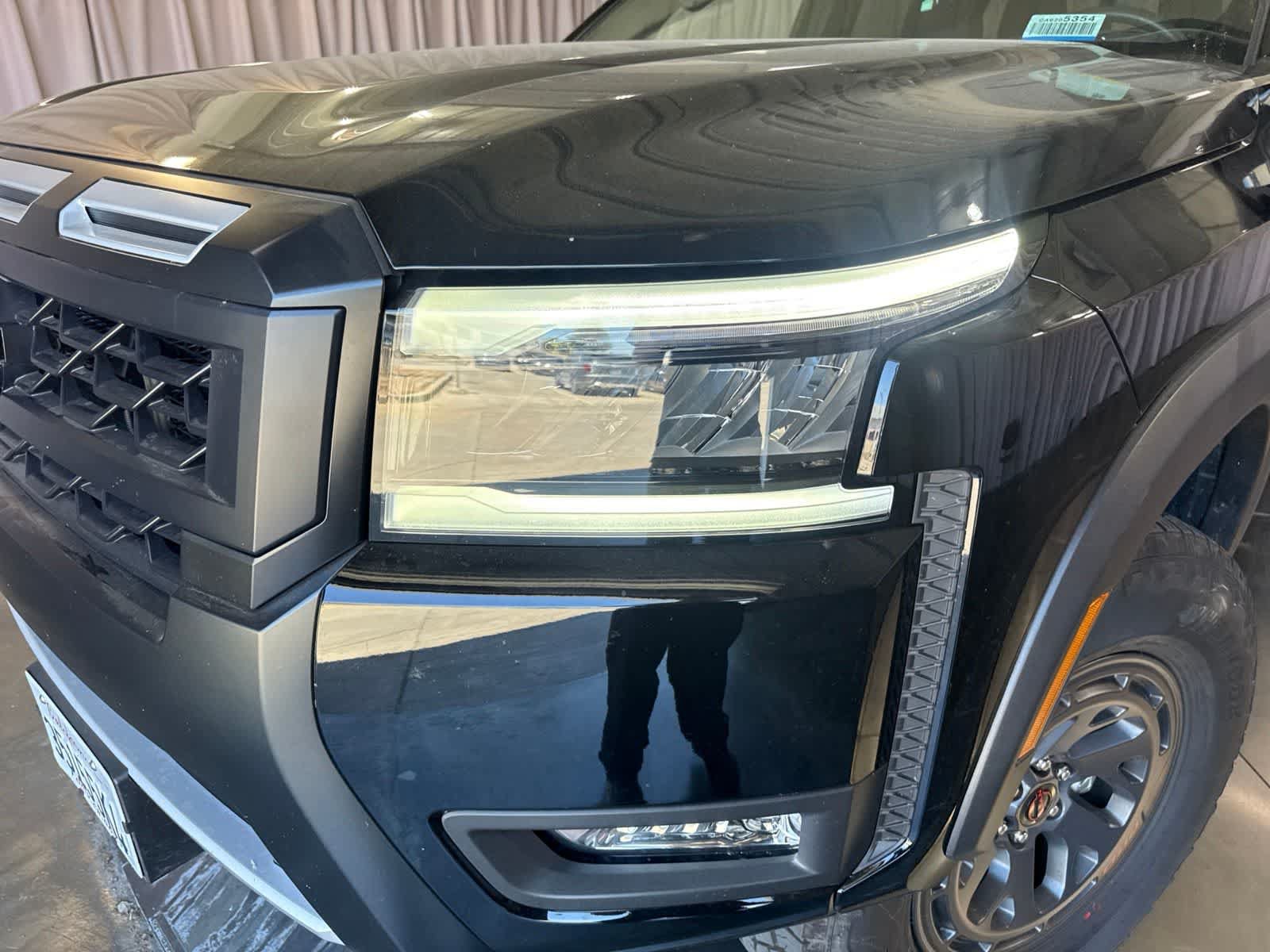 Used 2026 Nissan Frontier PRO-4X AWD/4WD image 9