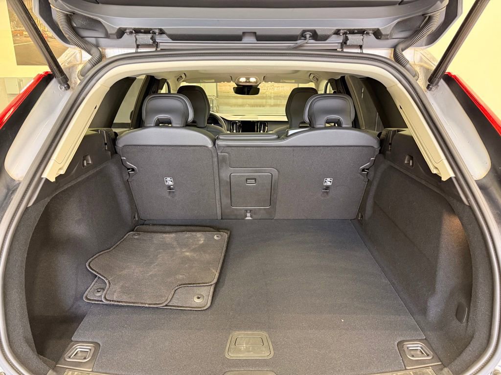 Used 2025 Volvo XC60 B5 Plus w/ Climate Package image 23