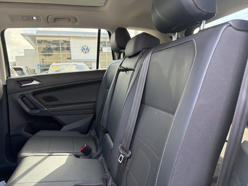 Used 2018 Volkswagen Tiguan SEL FWD image 11