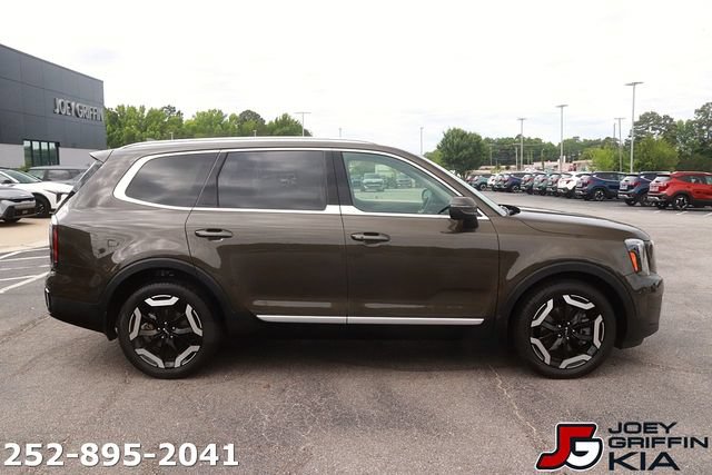 Certified 2025 Kia Telluride EX FWD image 8