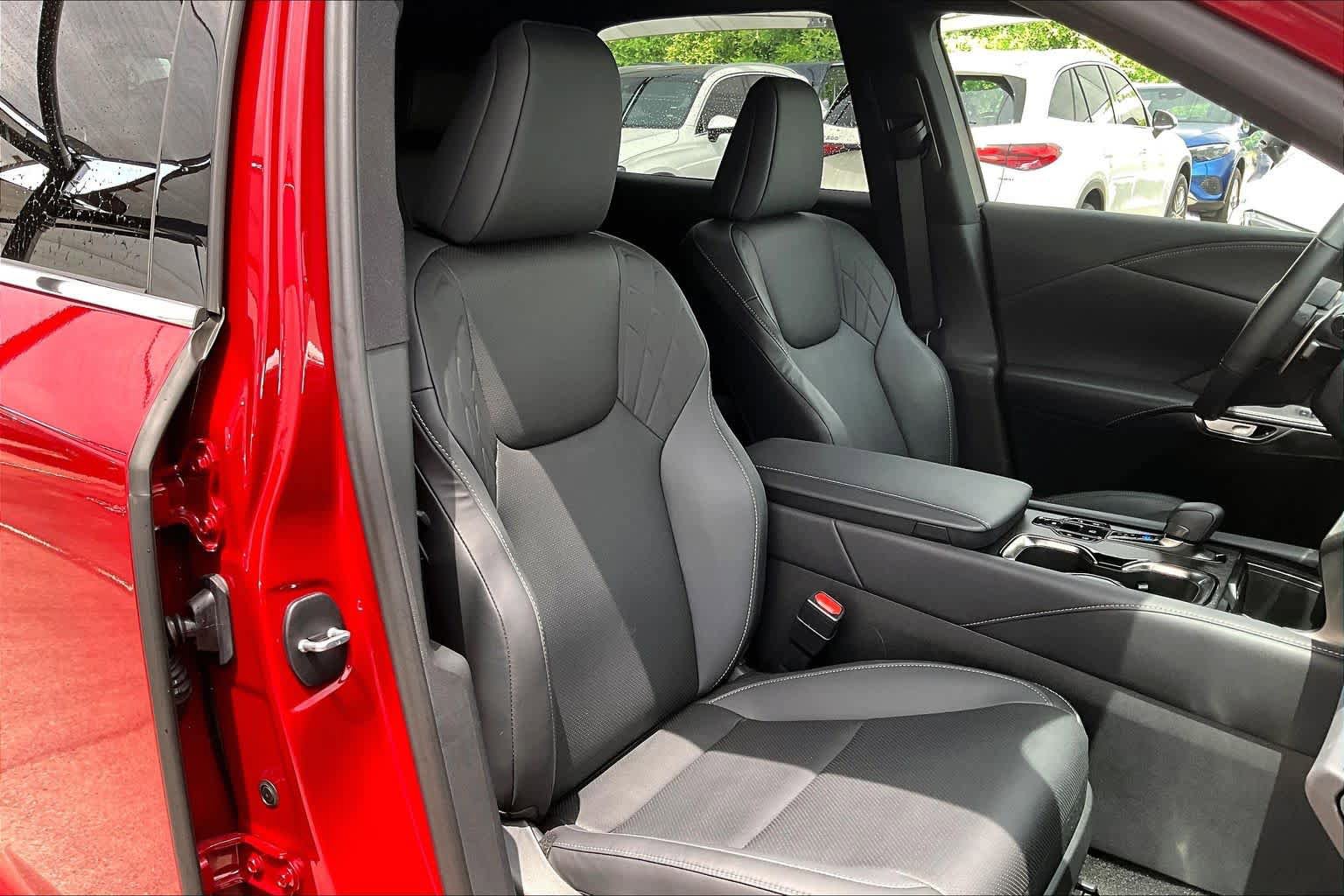 Used 2024 Lexus RX 350 Premium w/ Accessory Package AWD/4WD image 9
