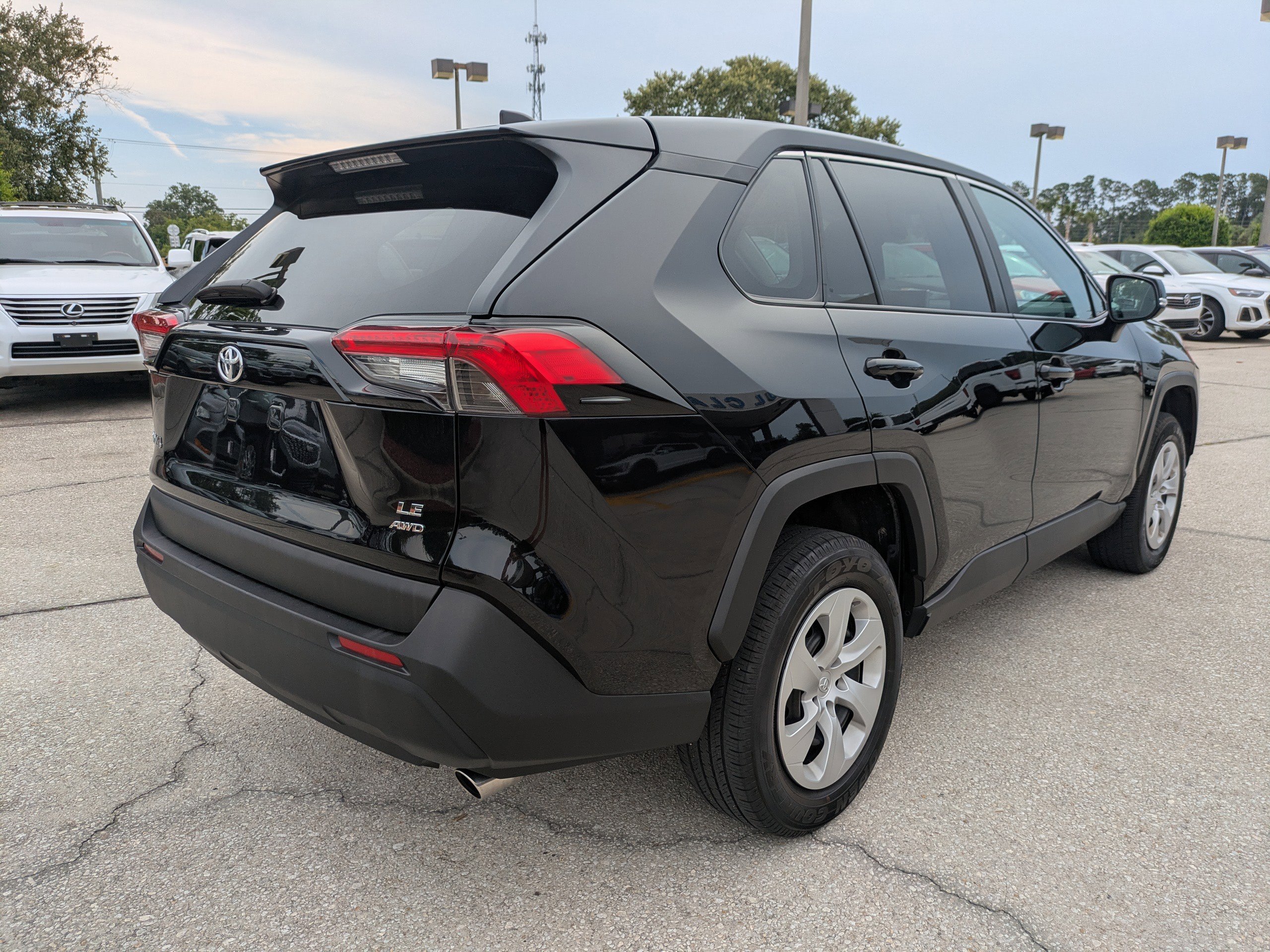 Used 2023 Toyota RAV4 LE image 4