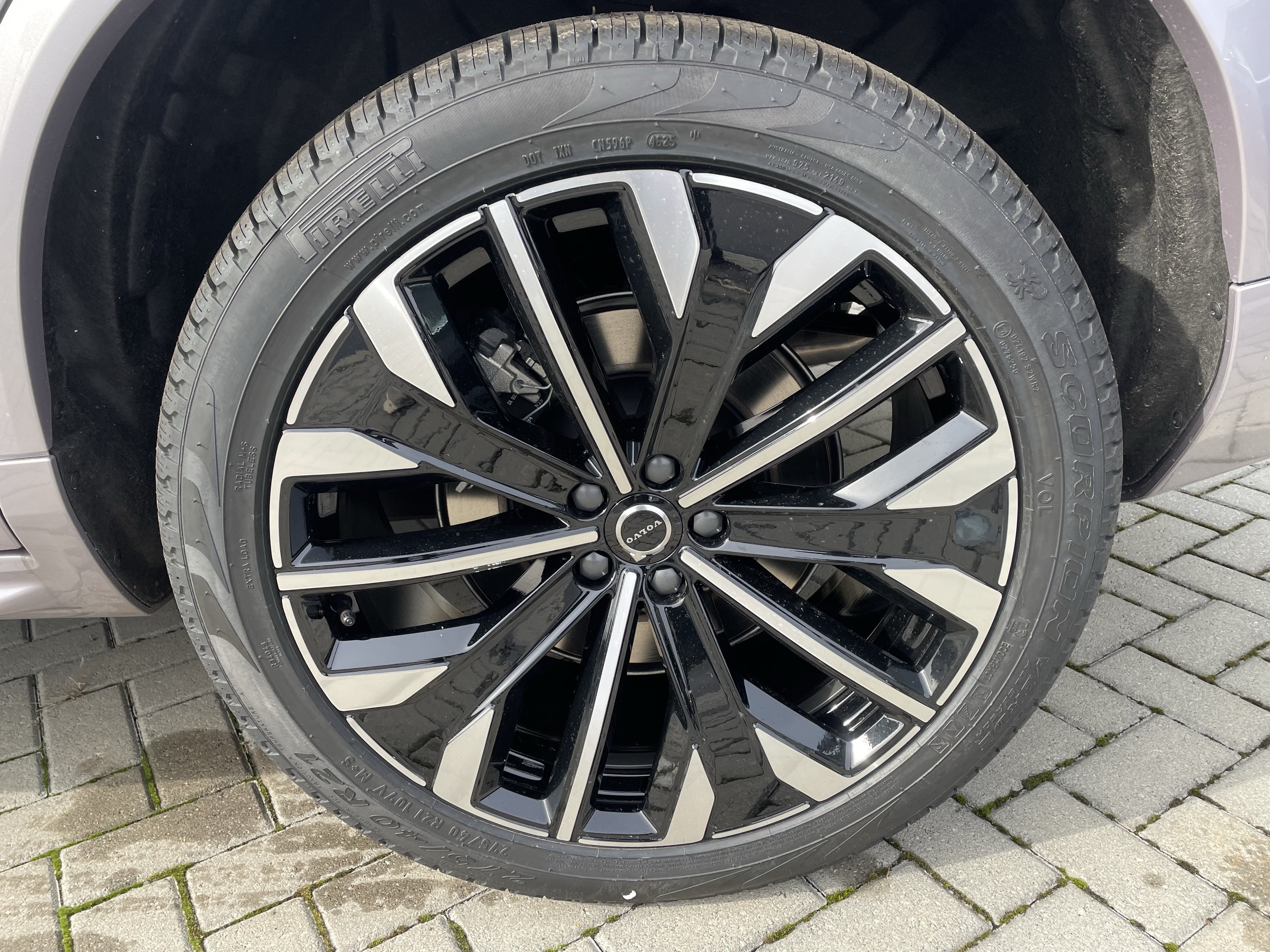 New 2026 Volvo XC90 B6 Plus w/ Protection Package Premier AWD/4WD image 8