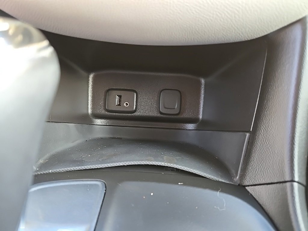 Used 2018 Chevrolet Equinox LT image 34