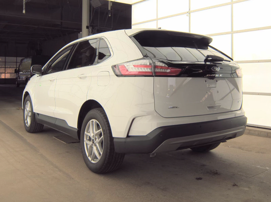 Used 2024 Ford Edge SEL w/ Convenience Package AWD/4WD image 3