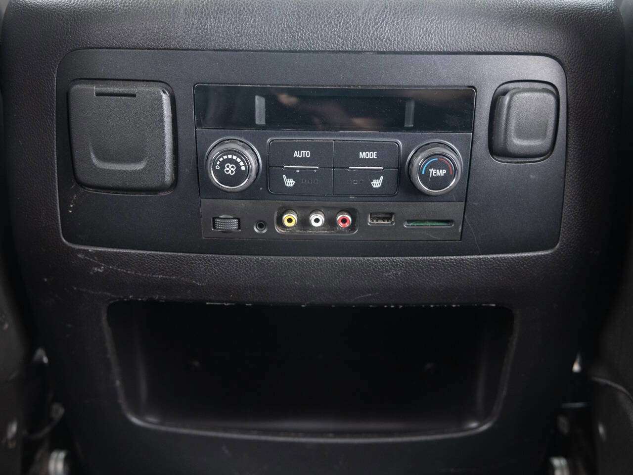 Used 2016 GMC Yukon XL Denali w/ Open Road Package image 32