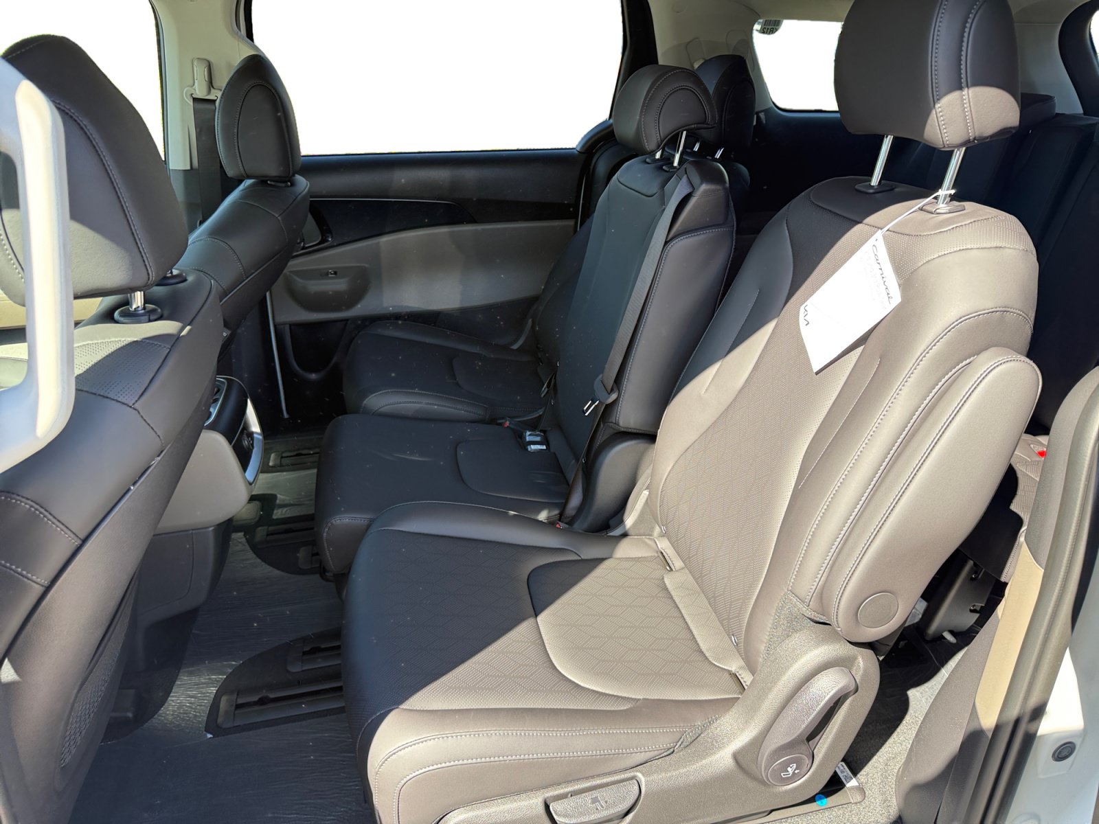 New 2027 Kia Carnival LXS FWD image 16