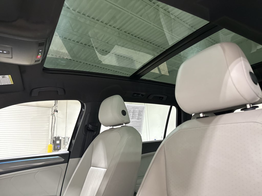 Used 2023 Volkswagen Tiguan SE R-Line FWD image 19