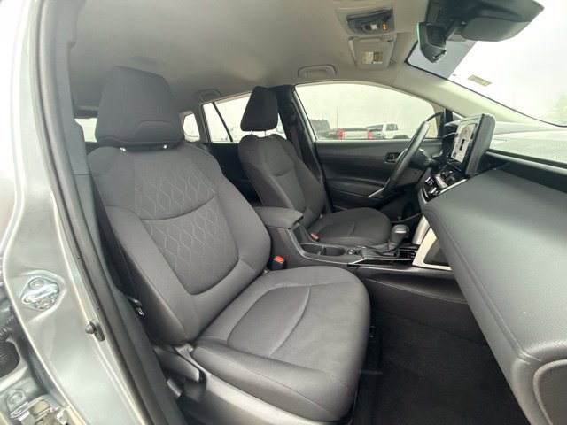 Used 2025 Toyota Corolla Cross LE FWD image 19