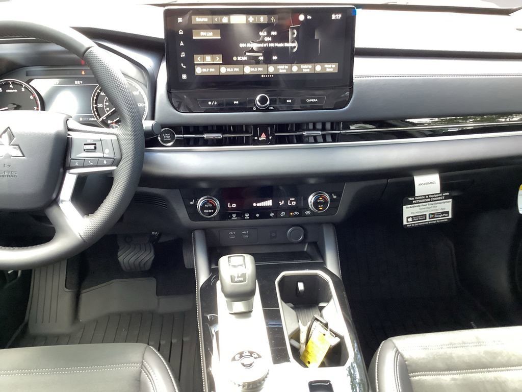 New 2025 Mitsubishi Outlander SE image 11