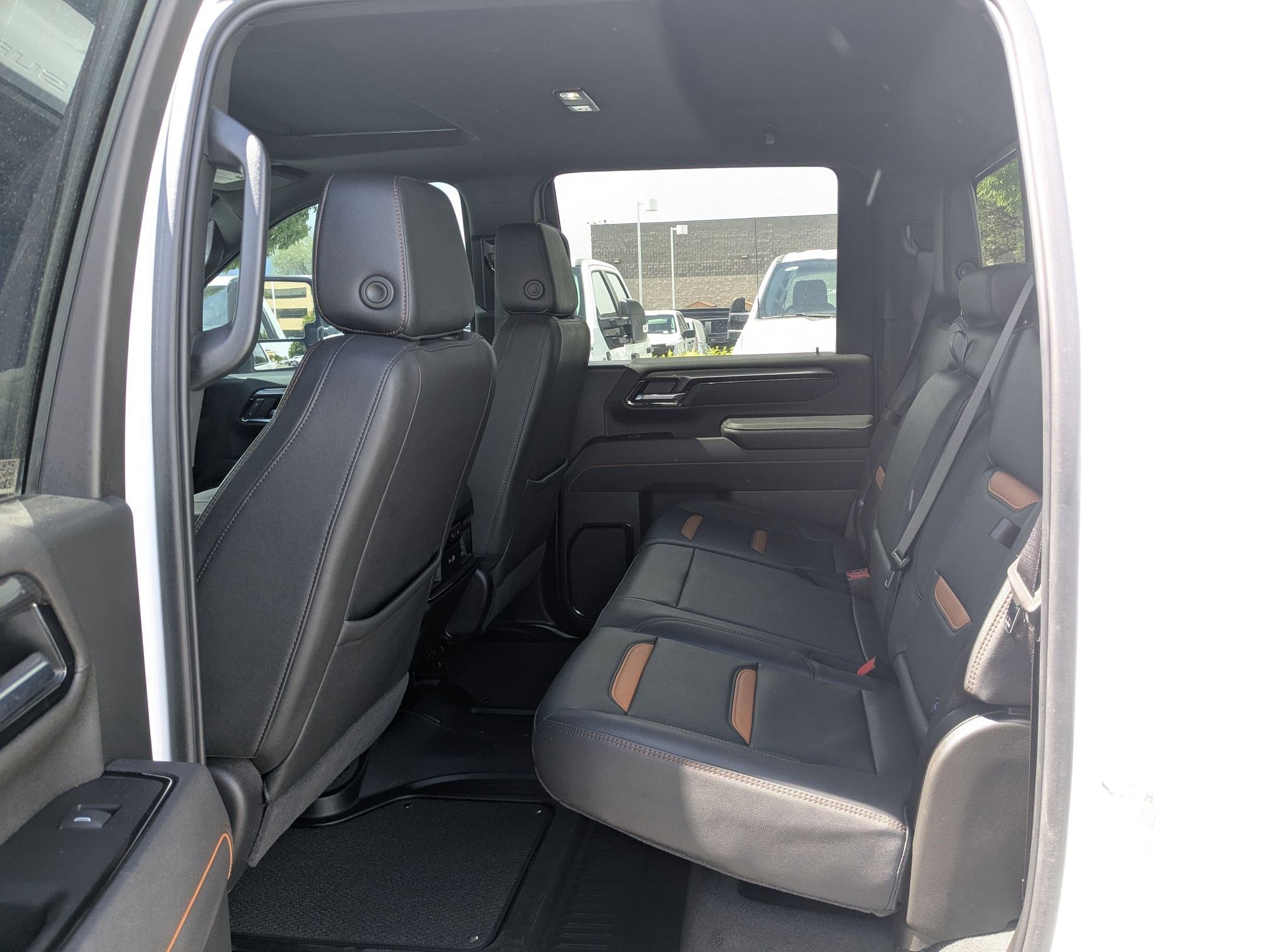 Used 2025 GMC Sierra 3500 AT4 w/ AT4 Preferred Package AWD/4WD image 33