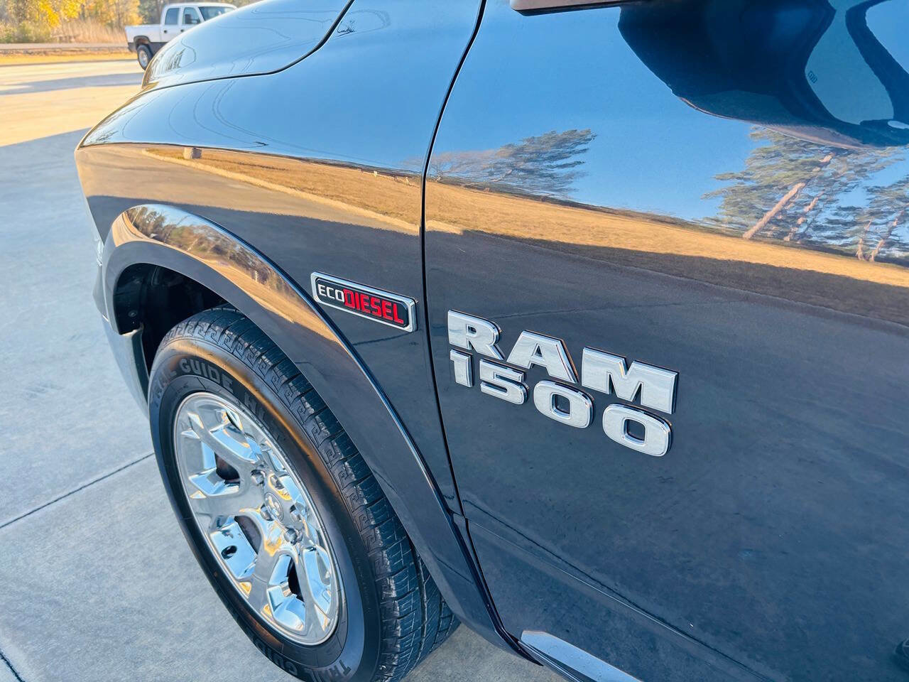 Used 2017 RAM 1500 Laramie w/ Convenience Group AWD/4WD image 10