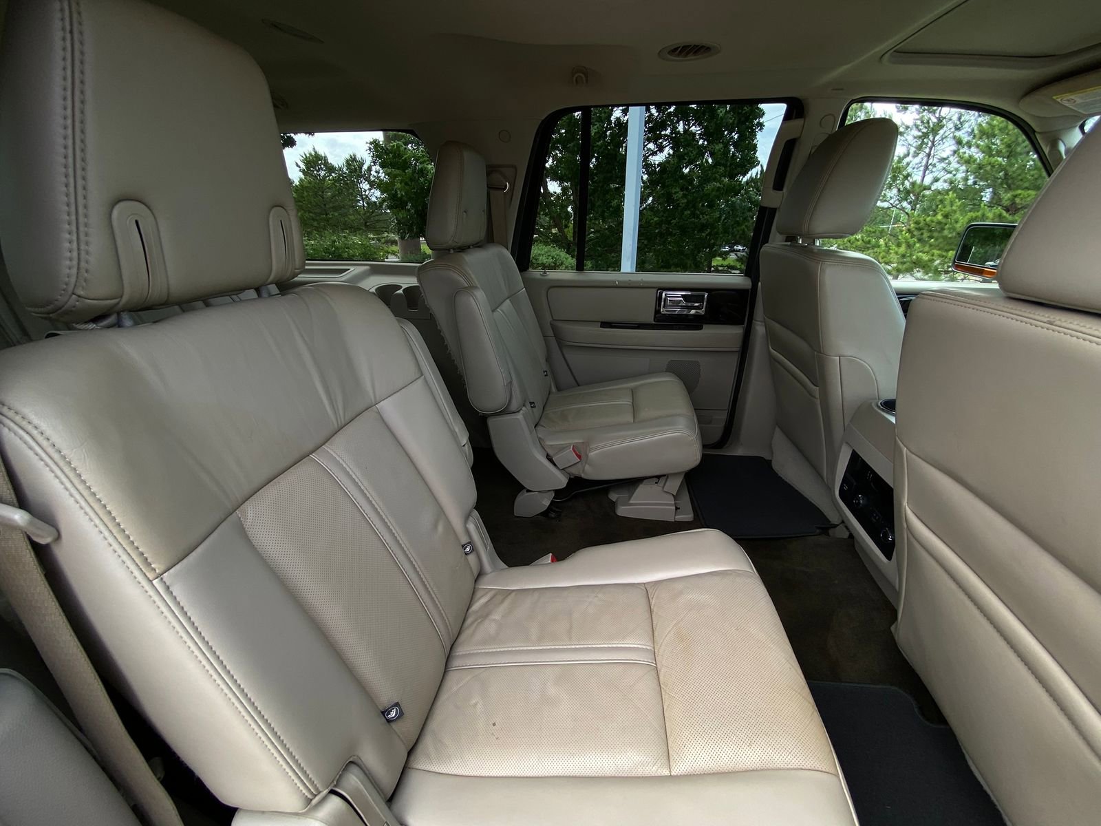 Used 2017 Lincoln Navigator L Select RWD image 27