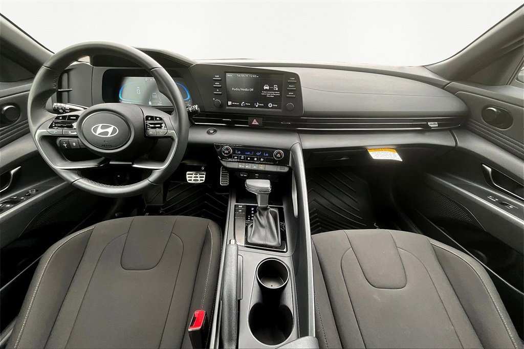 Certified 2025 Hyundai Elantra Sport image 16