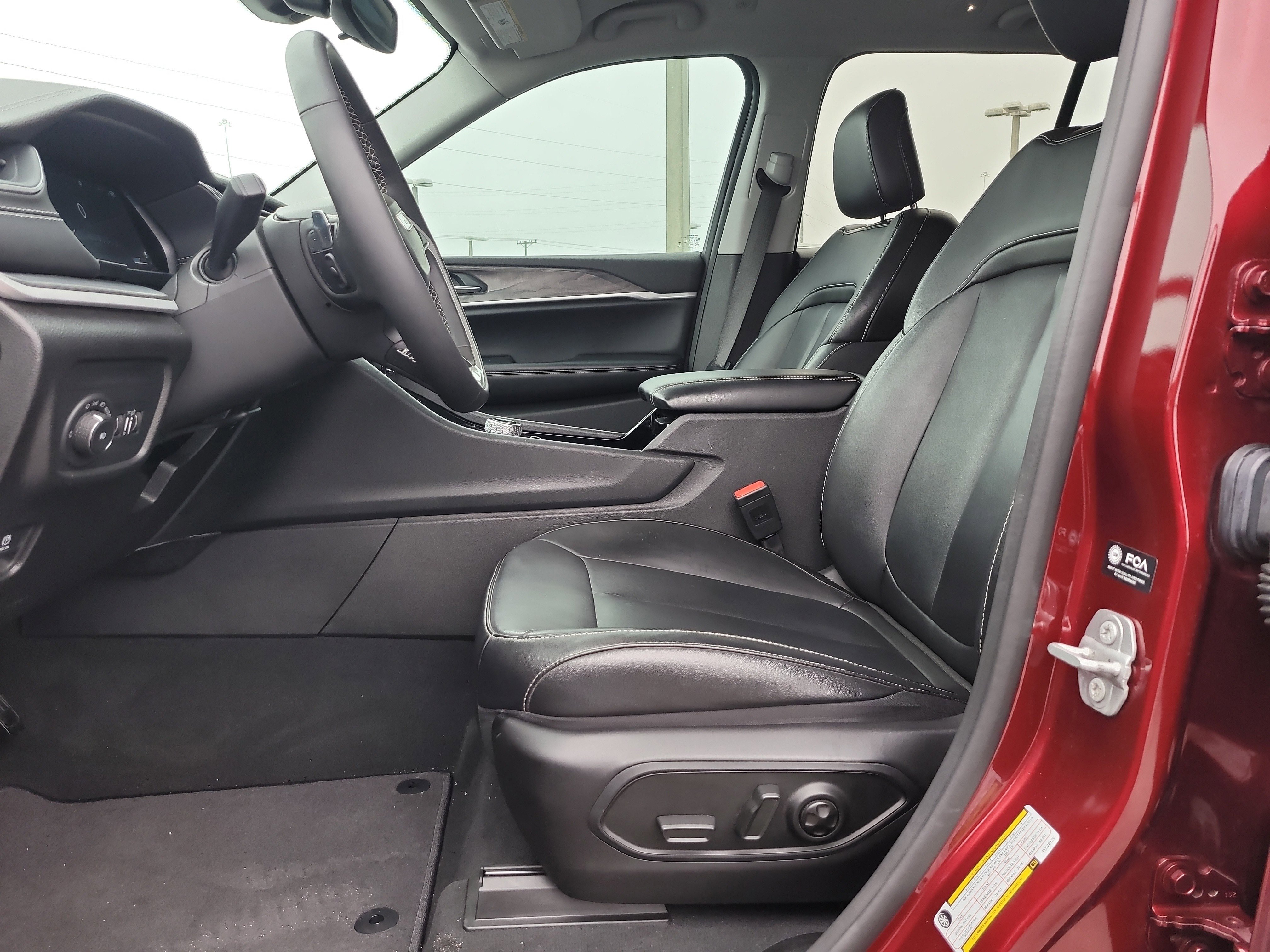 Used 2023 Jeep Grand Cherokee Limited image 17