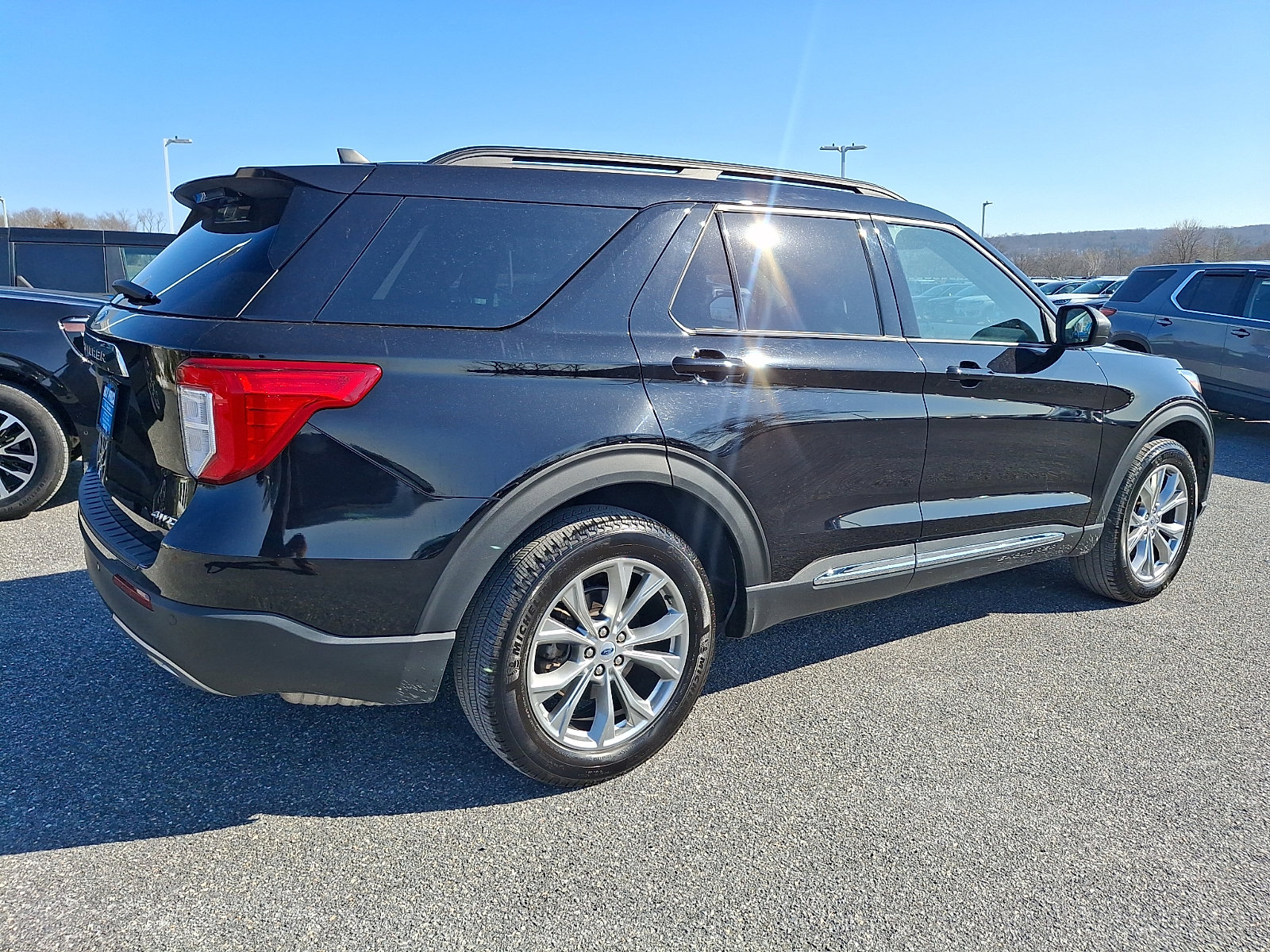 Certified 2023 Ford Explorer XLT w/ Equipment Group 202A AWD/4WD image 6