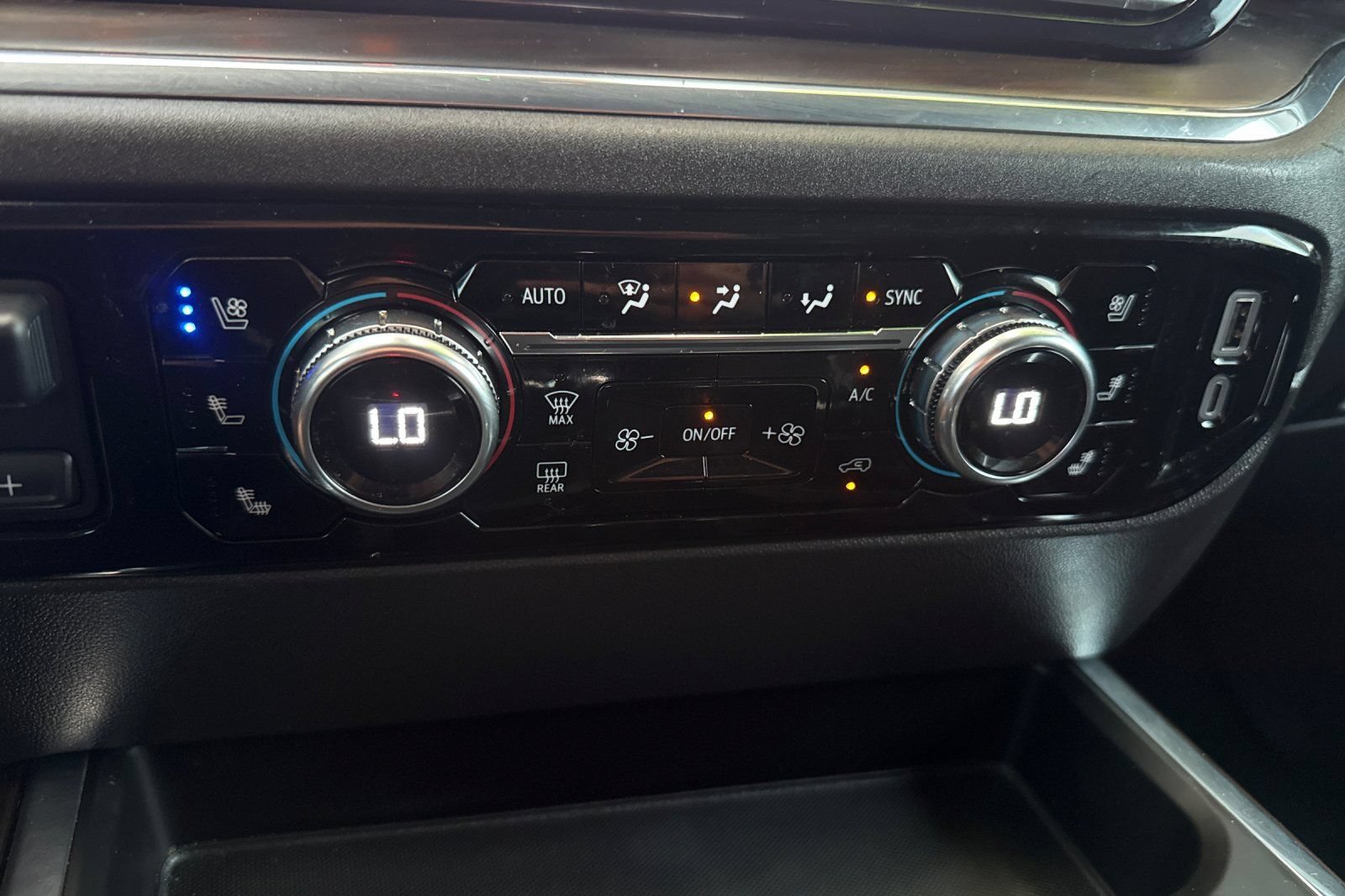 Used 2024 GMC Sierra 1500 SLT w/ SLT Premium Plus Package AWD/4WD image 26