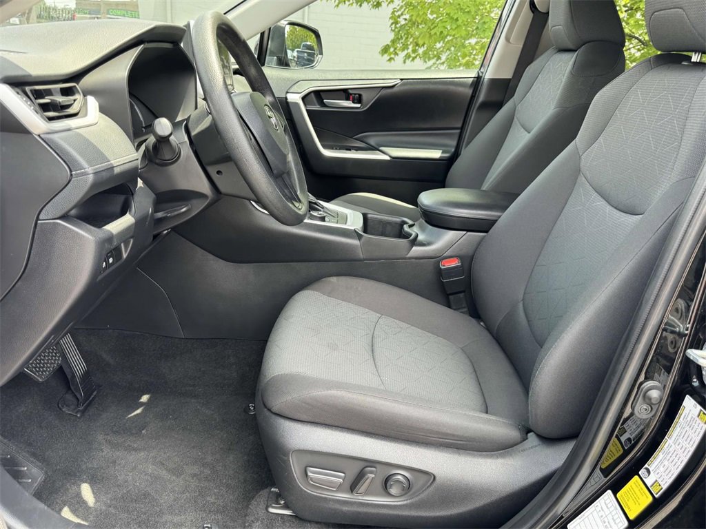 Used 2024 Toyota RAV4 XLE image 19
