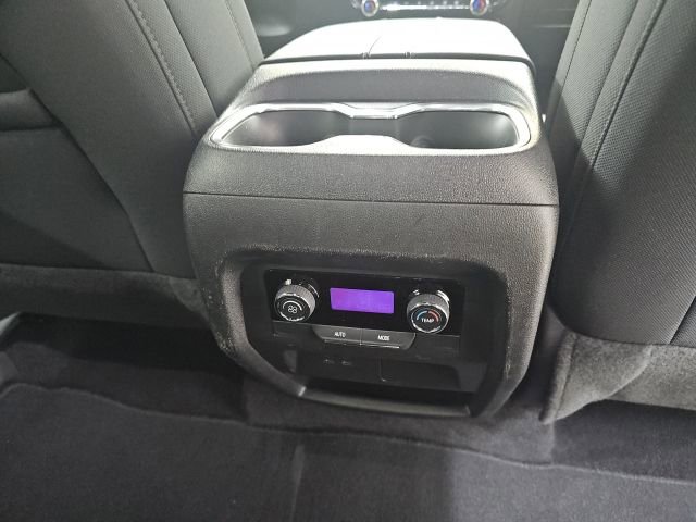 Used 2025 Chevrolet Traverse LT FWD image 23