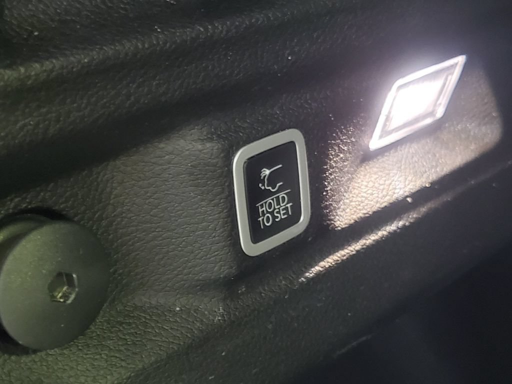 Used 2023 Jeep Grand Cherokee L Limited AWD/4WD image 28