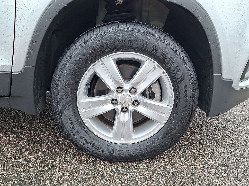 Used 2020 Chevrolet Trax LT w/ LT Convenience Package image 11
