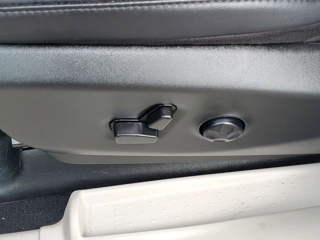 Used 2024 Chrysler Pacifica Touring-L image 8