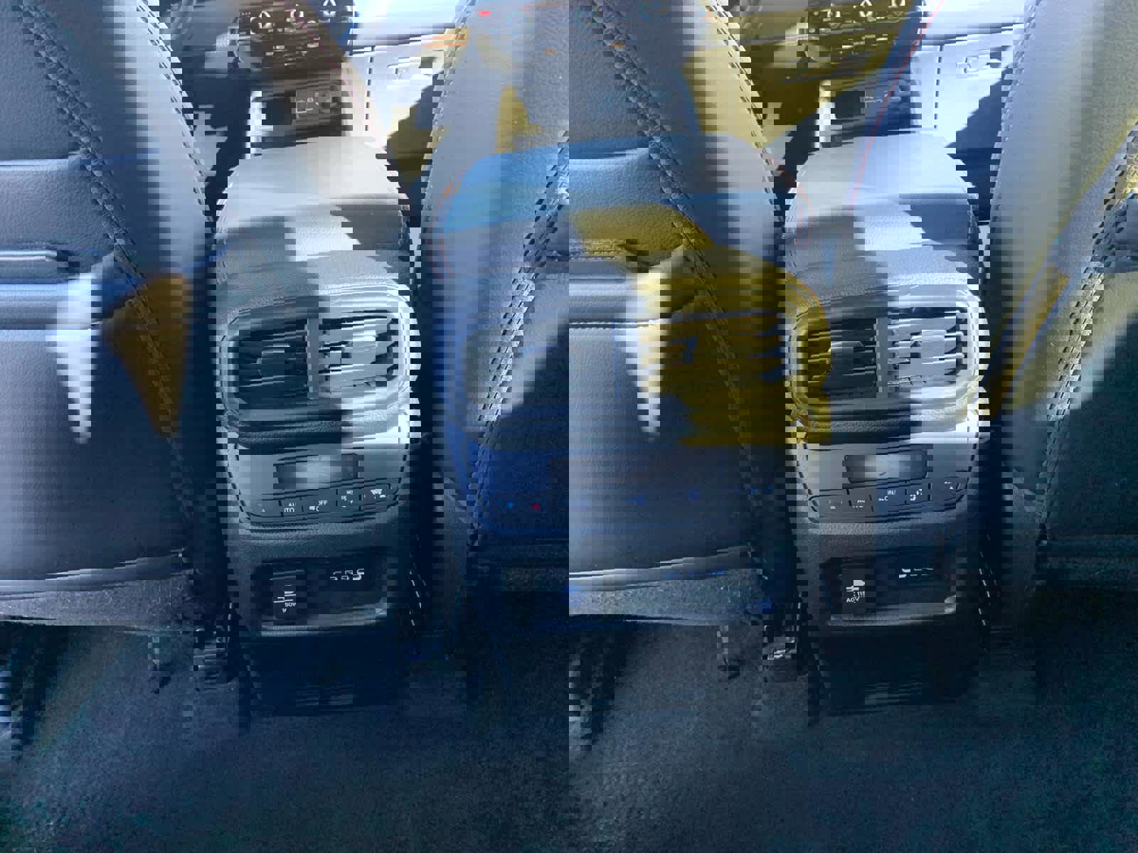 Used 2025 Honda Pilot TrailSport image 34