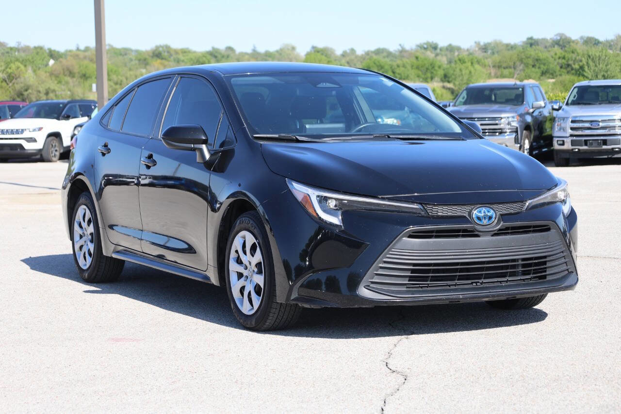 Used 2024 Toyota Corolla LE FWD image 4