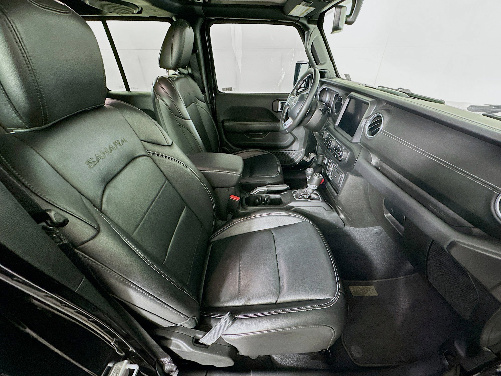 Used 2023 Jeep Wrangler Sahara w/ Cold Weather Group image 30
