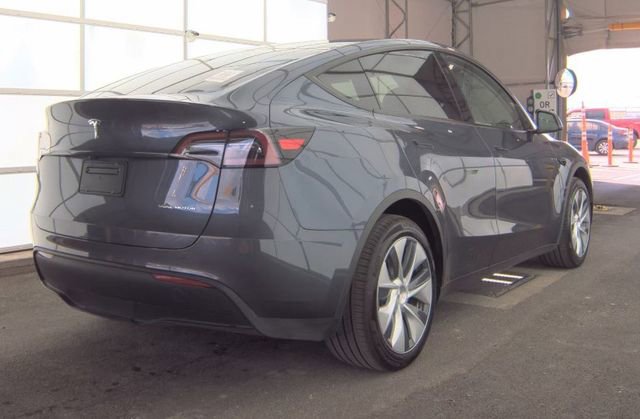 Used 2023 Tesla Model Y Long Range image 2