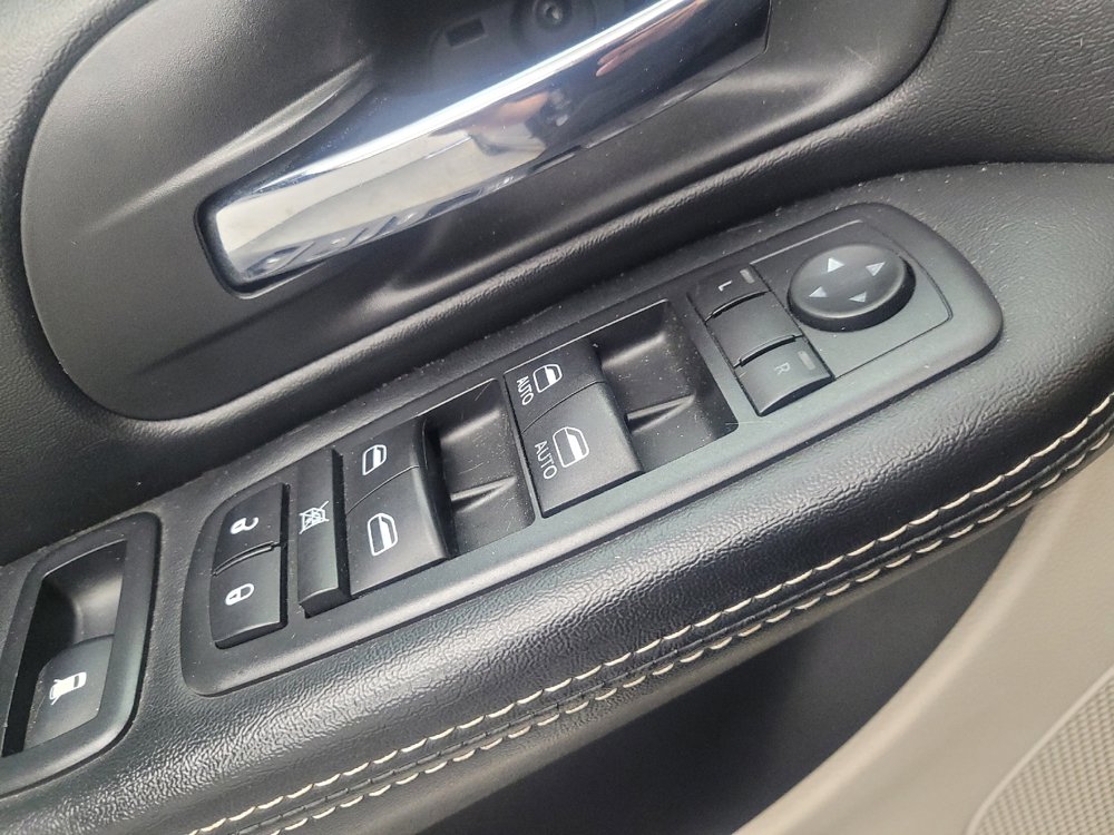 Used 2017 Dodge Grand Caravan SXT image 27